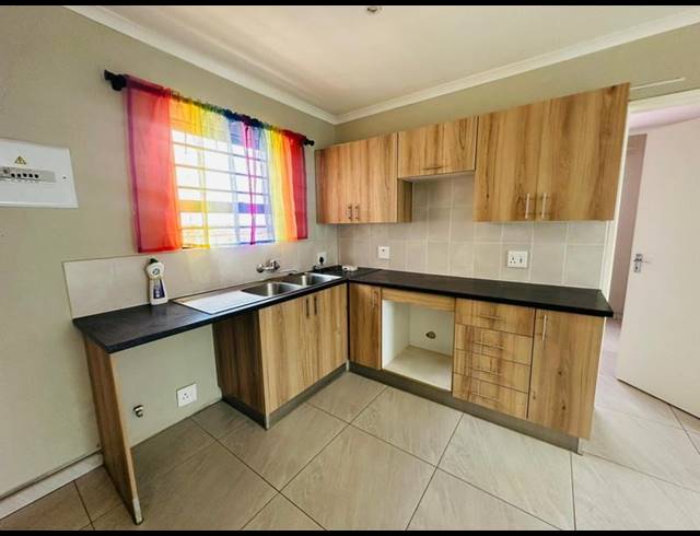 4 BEDROOM HOUSE FOR SALE IN DAWN PARK EXT